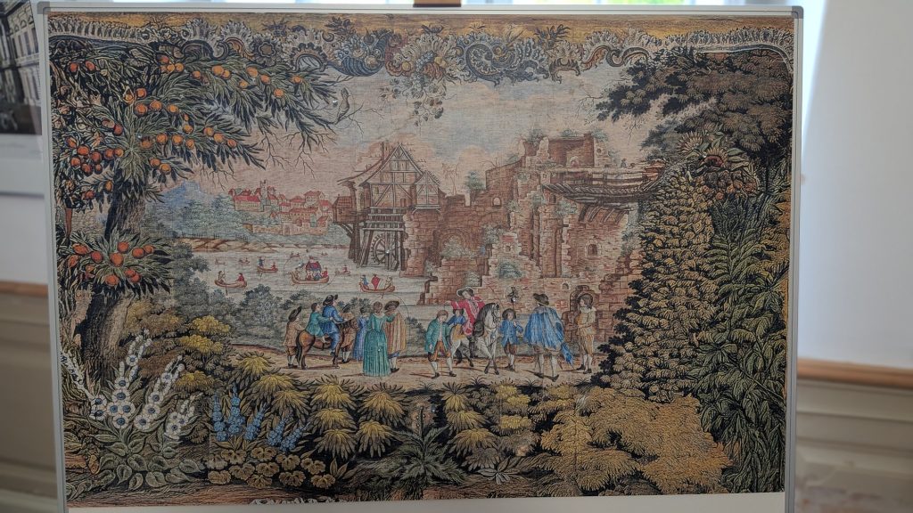 Historischer Wandteppich mit Dorfszene im Schloss Plüschow