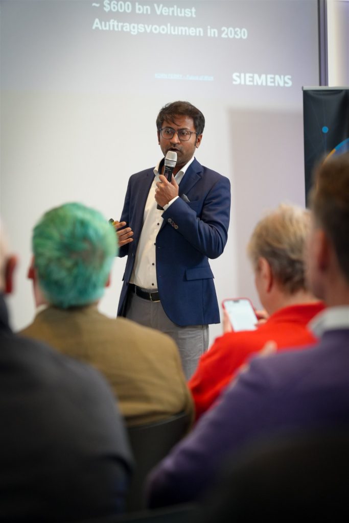Dr.-Ing. Unmesh Ghoshdastider spricht vor dem Publikum